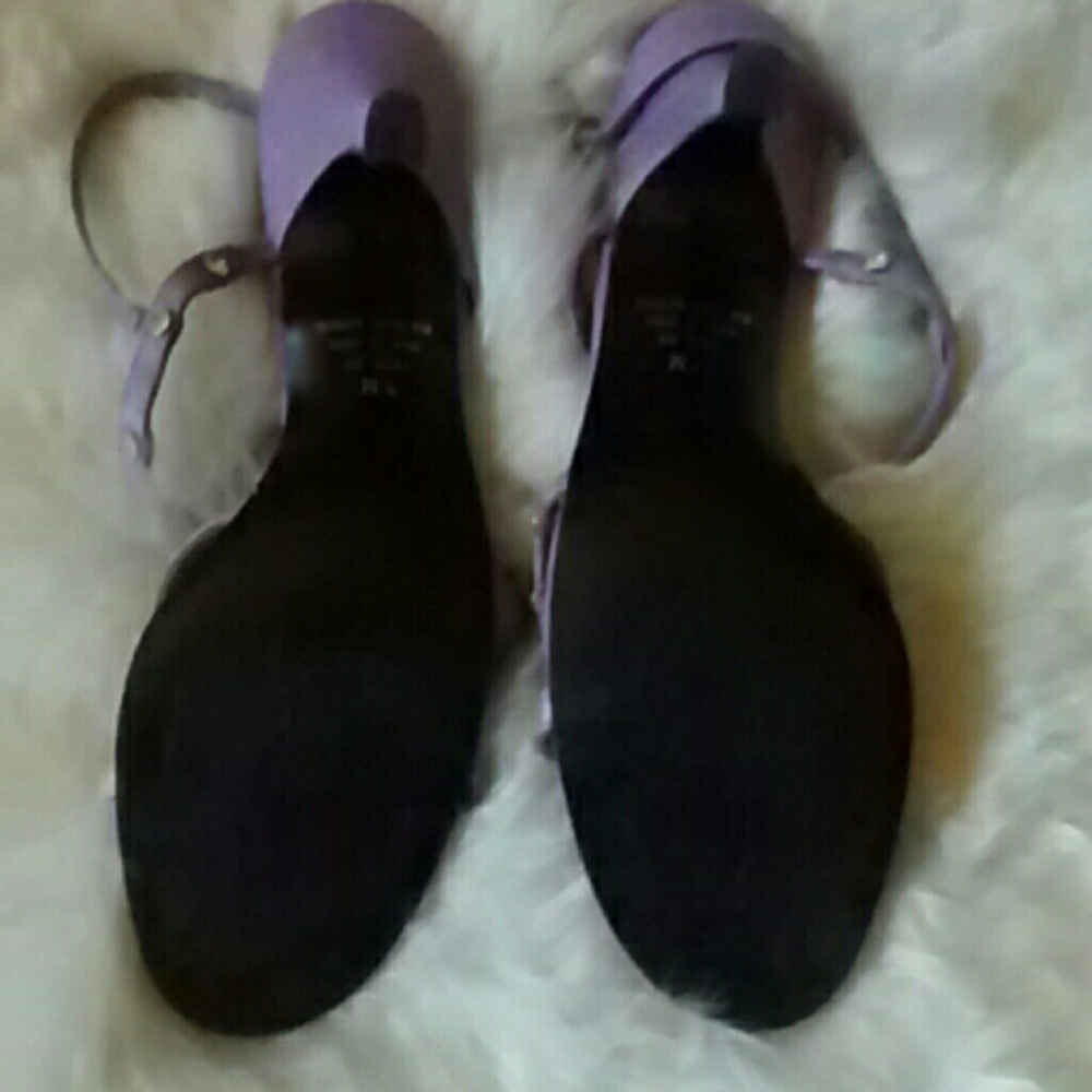 Shoes - Picture 2 of 4